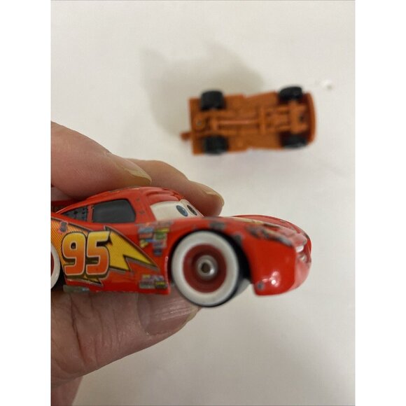 Disney Pixar Lot Of 2 Lightning McQueen Cars Diecast Tow Mater - Picture 9 of 13